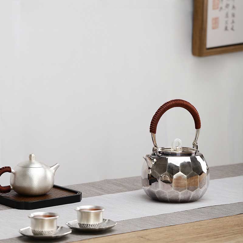 Large Capacity 1L Silver Teapot with Precious Stone Patterns